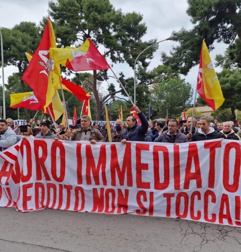 Reddito di cittadinanza, M5S Ars: “Uno strumento da difendere a tutti i costi e lo faremo con forza. C’erano i soldi per potenziare i centri per l’impiego, ma il governo Musumeci ha fatto poco o nulla”.