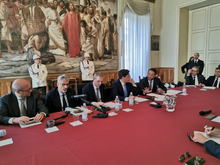 Vertice etneo sulla Ragusa-Catania, M5S: “Il Sud-est della Sicilia sarà veramente connesso al resto d’Italia”